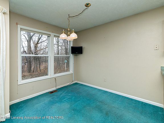 5th image of 1144 Riverview Ct