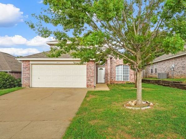 1215 Hidden Oaks Dr