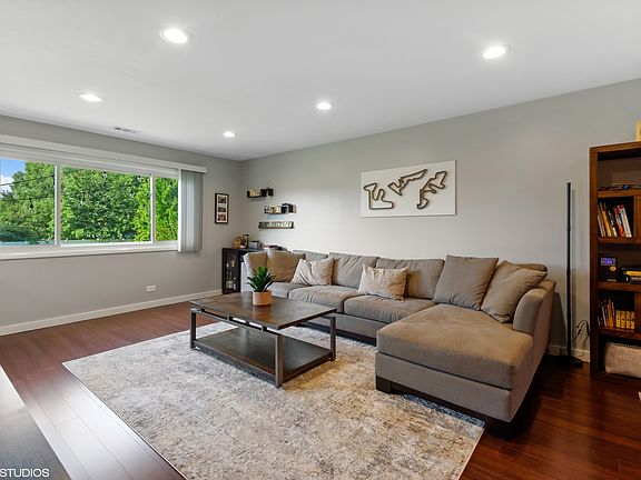 3rd image of 607 Whalom Ln #607
