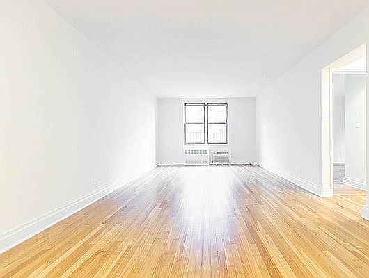 1st image of 15 E 9th St #9