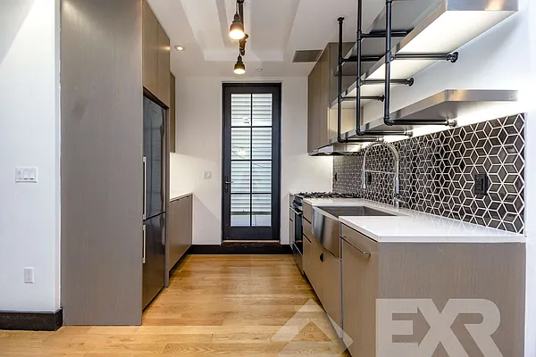 Rented by EXR | media 22