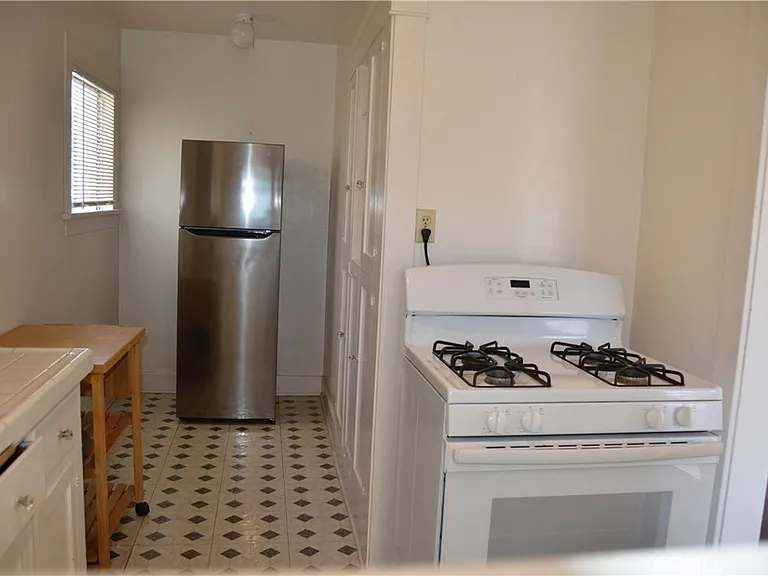 830 Monterey Blvd — Photo 10