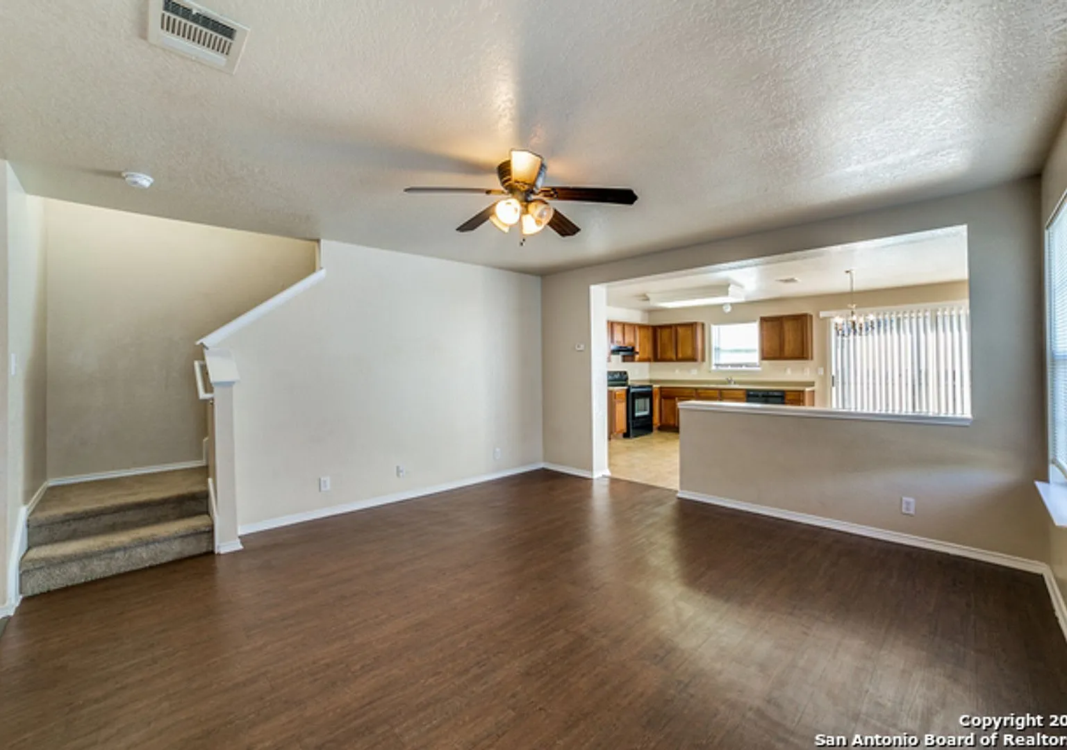 3 Bedroom 2.5 Bath Sagewood Subdivision — Photo 2