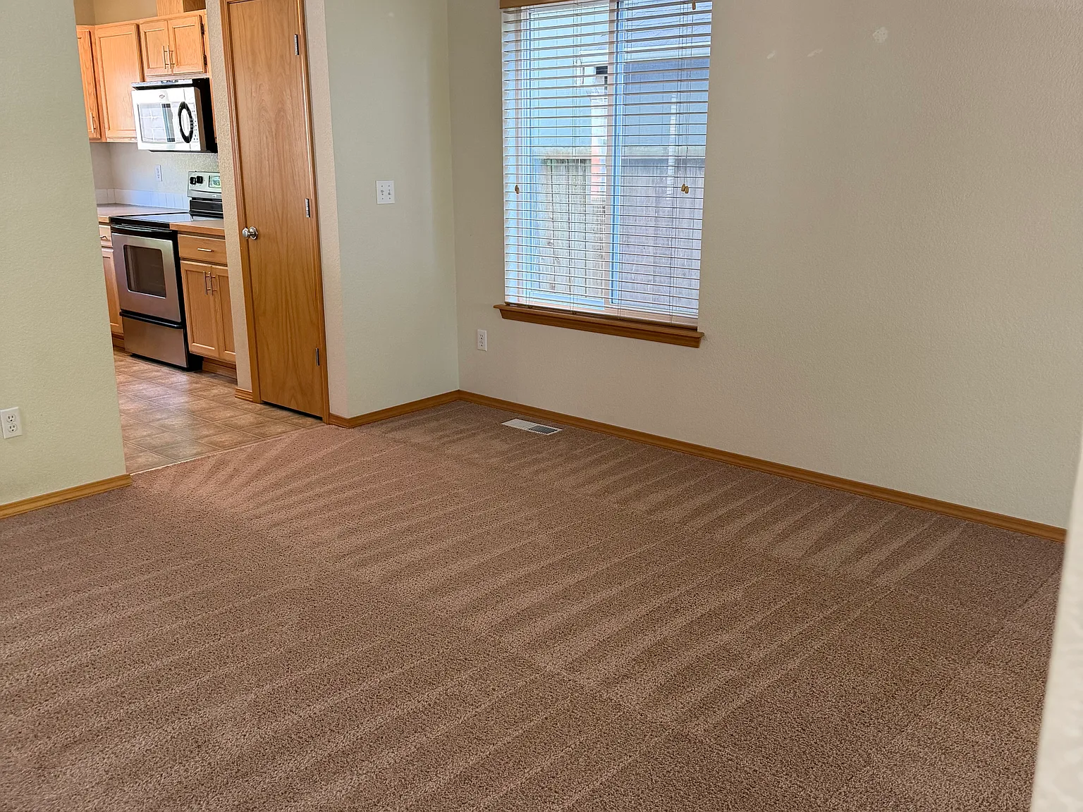3 bed, 2.5 bath, 2109 sqft, $2,795 — Photo 2