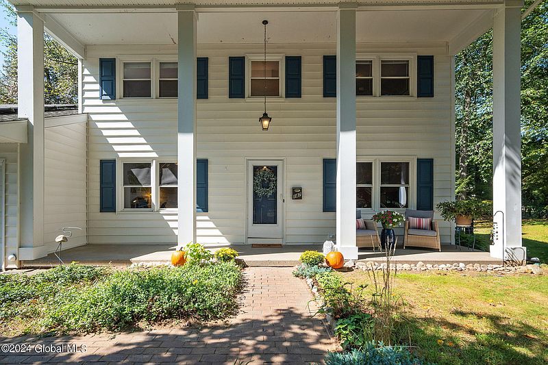 2nd image of 147 Dumbarton Drive