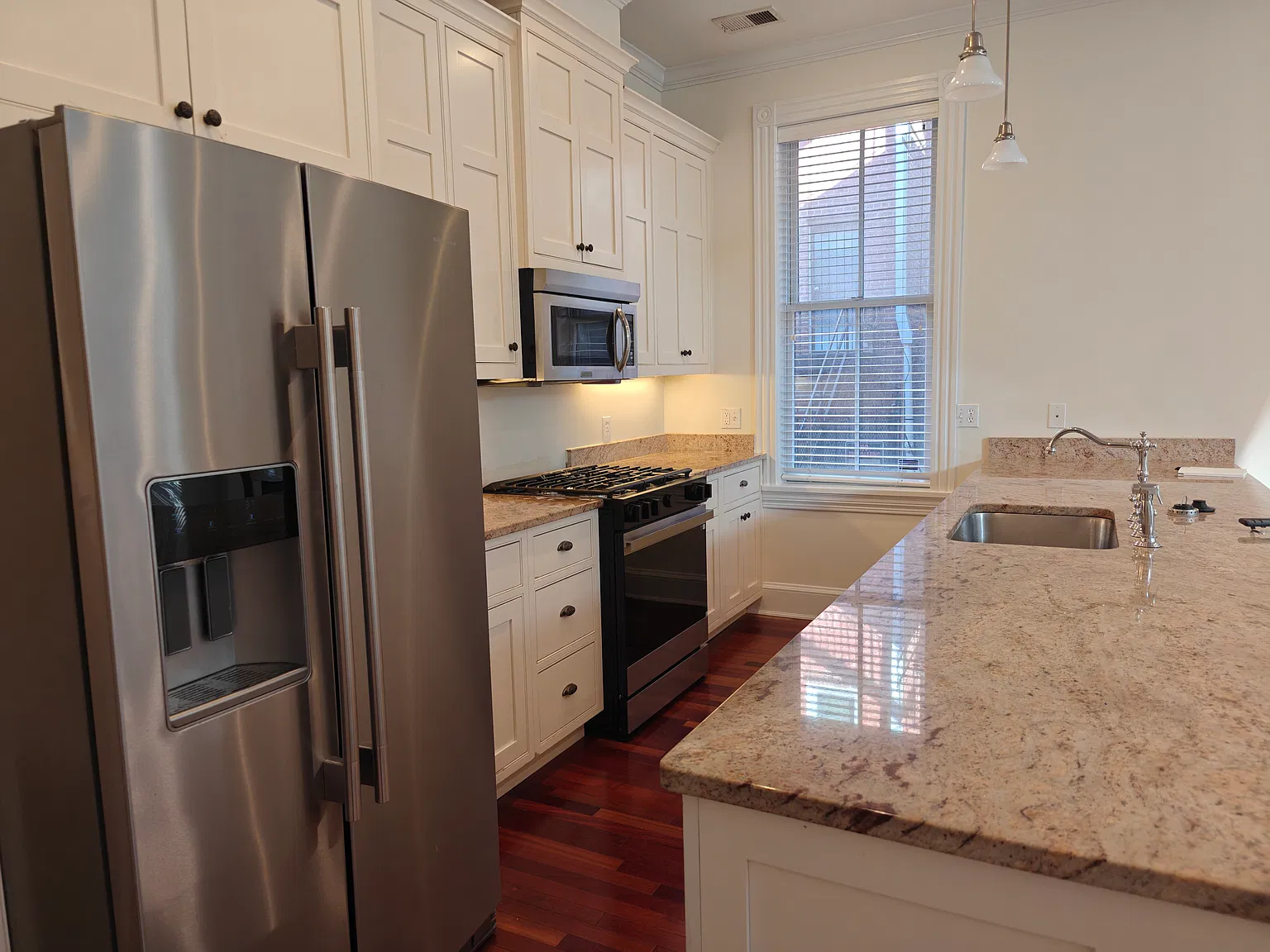 2 bed, 1100 sqft, $3,650 — Photo 4