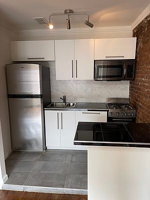 3rd image of 469 W 57th St #5A
