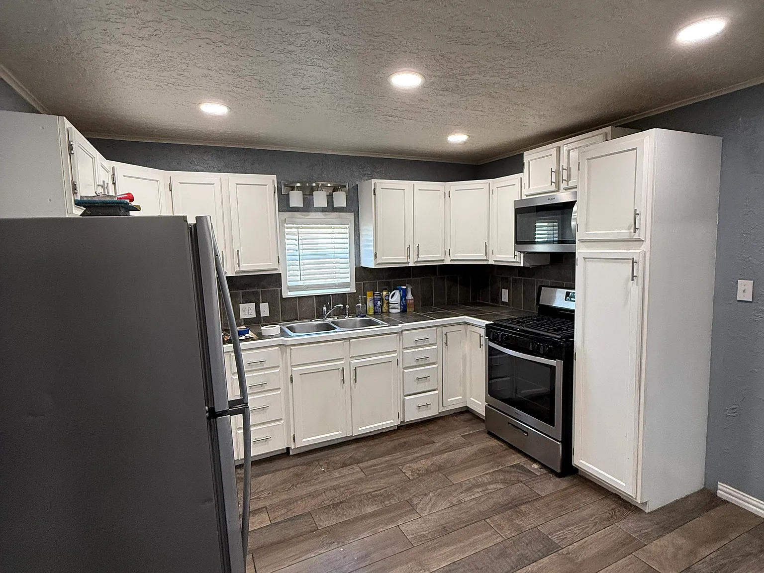 2 bed, 748 sqft, $1,200 — Photo 2