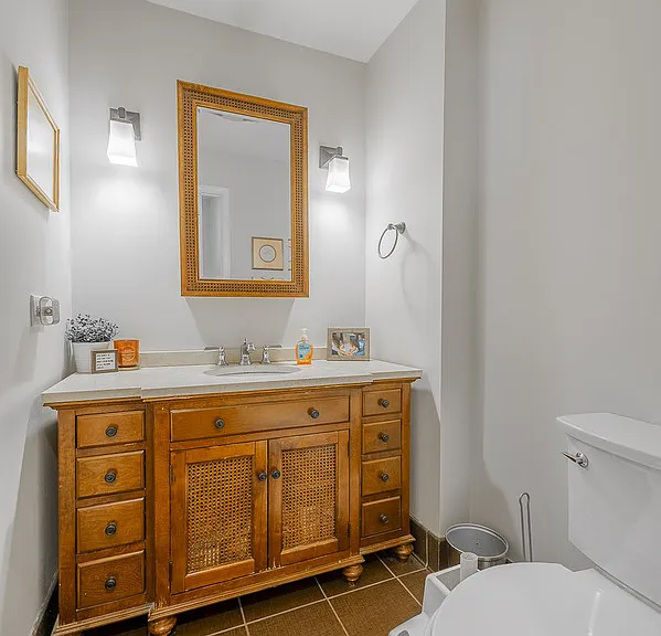 2336 N Lakewood Ave — Photo 10