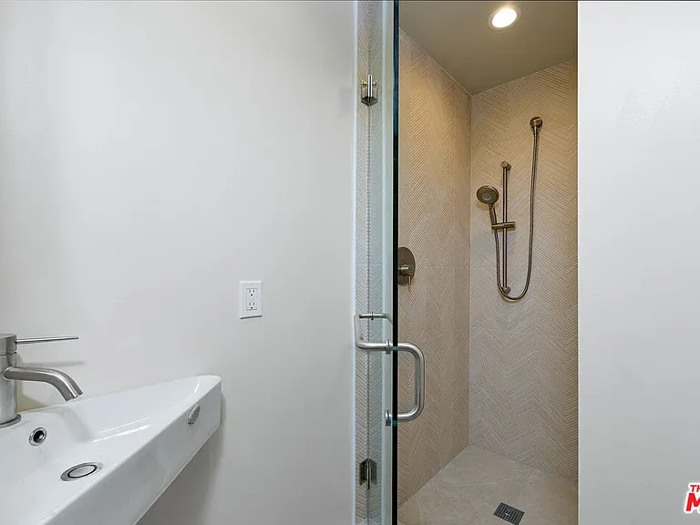 34 Park Ave — Photo 35