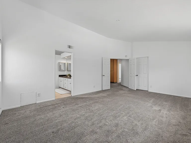 13887 Carriage Rd — Photo 32