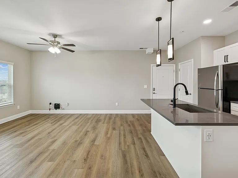 Zen Garden Apartments — Photo 102