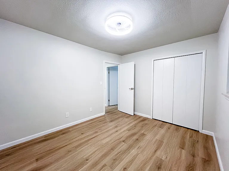 484 Jeannette Dr — Photo 10