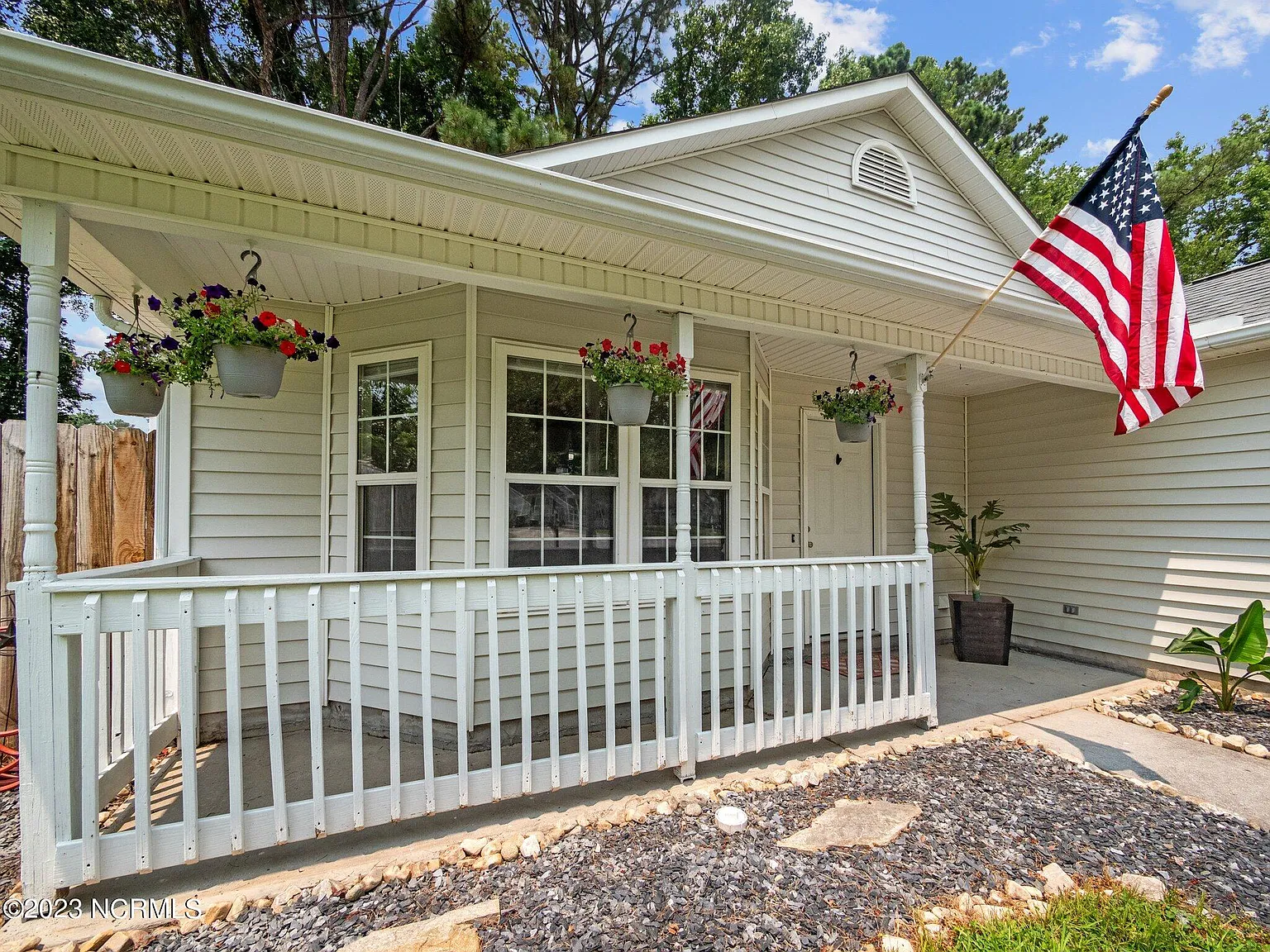 4 bed, 2.0 bath, 1412 sqft, $1,850 — Photo 3