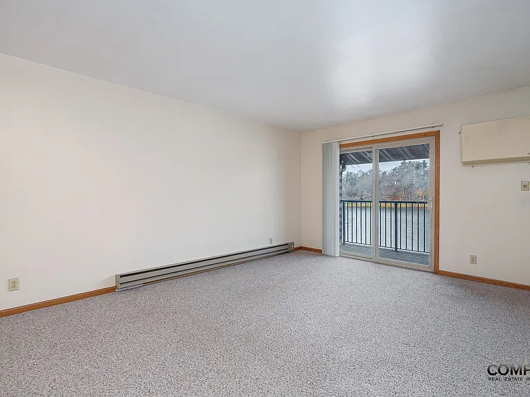 Half Moon Lake Apartments — Photo 8