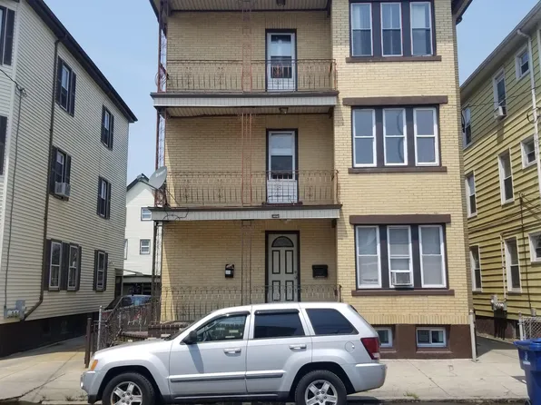 59 Jouvette St #1, New Bedford, MA 02744