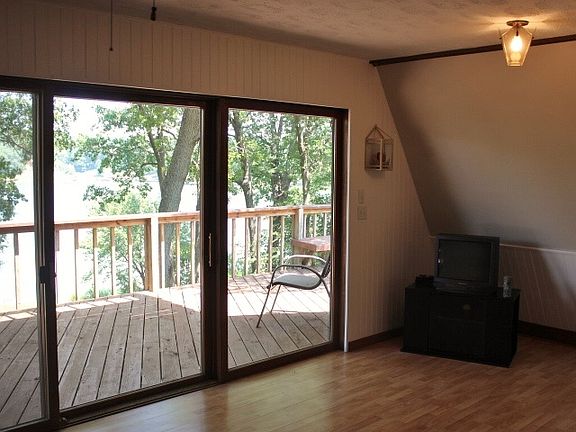 3rd image of 398 Knollridge Cir