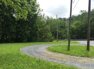 10 S Broad St, Reinholds, PA 17569