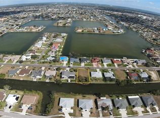 202 SE 8th Pl, Cape Coral, FL 33990