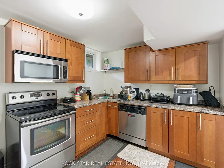 111 Britten Close #BASEMENT — Photo 8