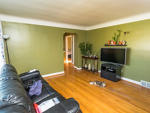 5th image of 723 Symes Ave