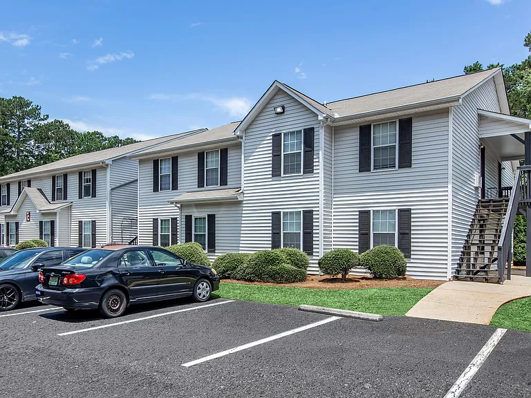Cross Creek Apartments — Photo 13