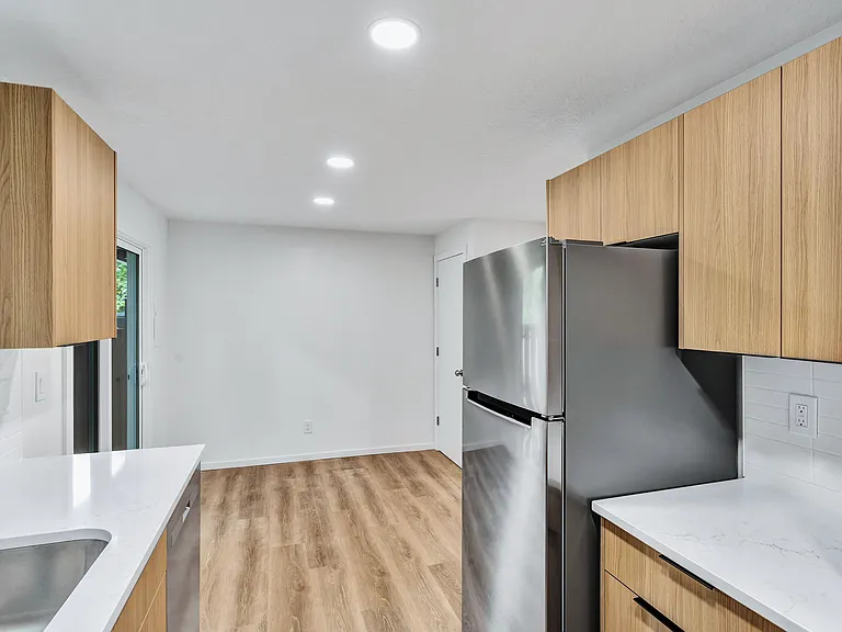 5210-5232 SE Rinearson Rd #5230 — Photo 9