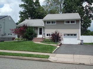 4 Eldorado Ct, Rochelle Park, NJ 07662