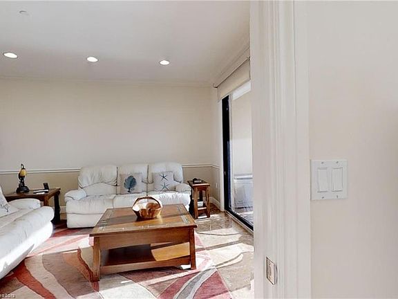 3rd image of 2351 Lakeview Dr Unit 401