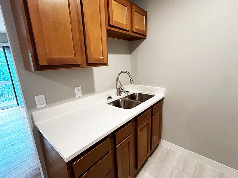 Clifton Woods — Photo 115