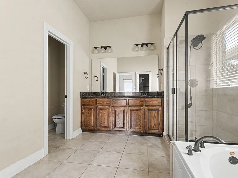 604 Darby Ln — Photo 27