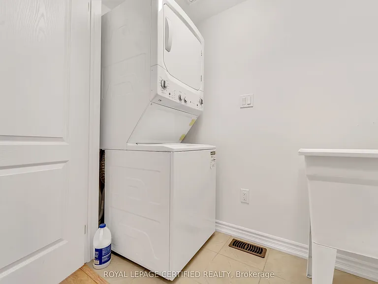 13 Shiff Cres — Photo 19