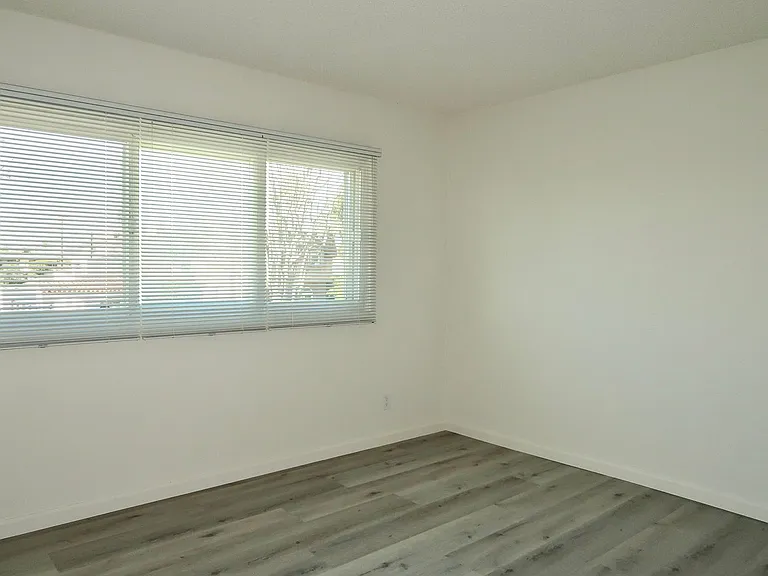 812 Larch St — Photo 4