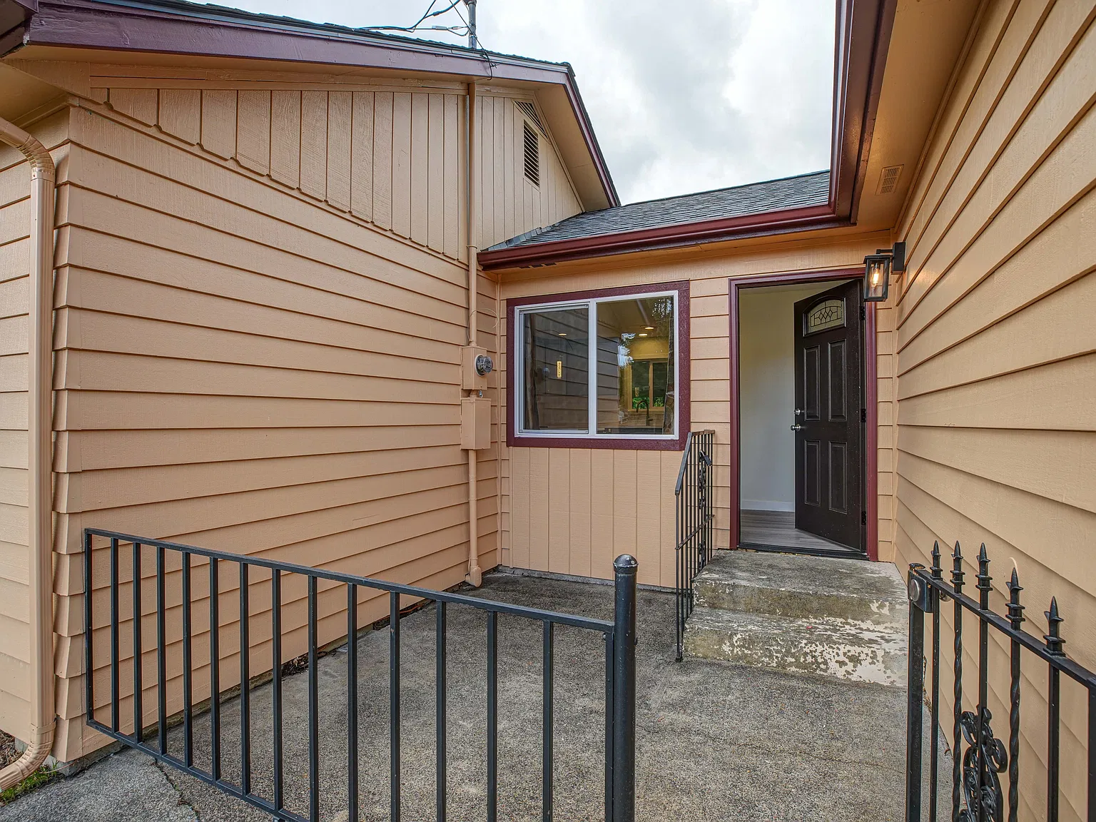 3 bed, 1100 sqft, $2,500 — Photo 3