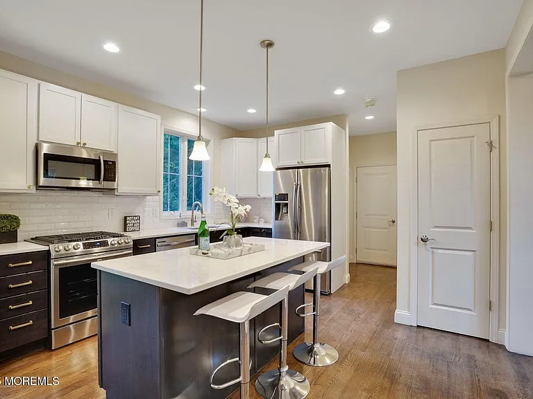 909 Bloomfield Ave — Photo 27
