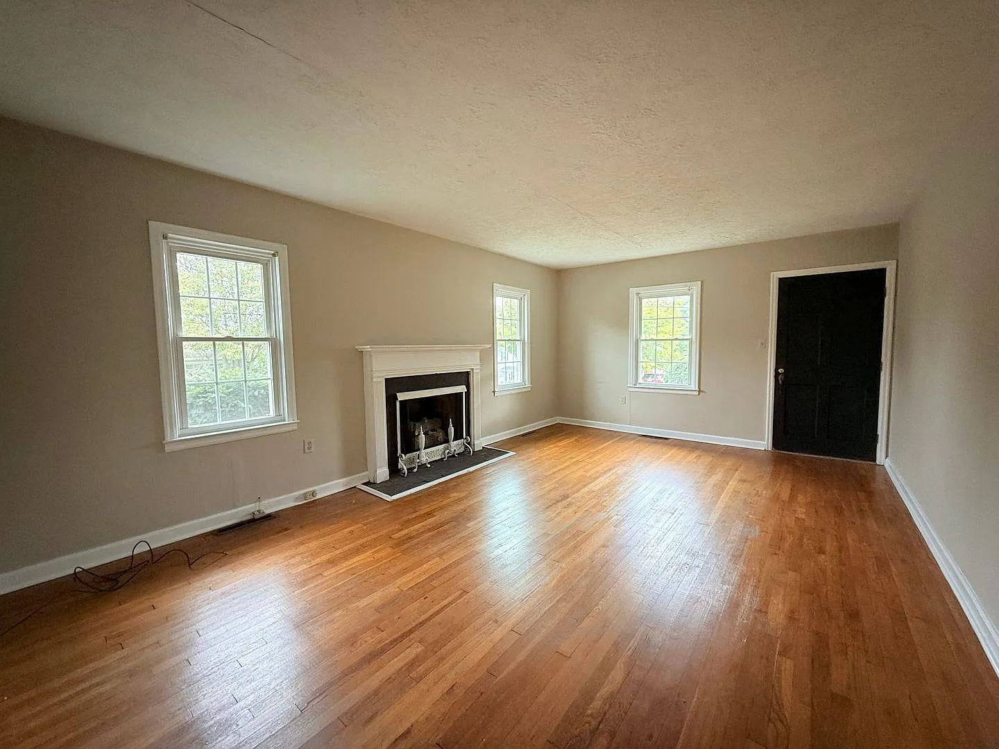 112 Bellevue Dr — Photo 2