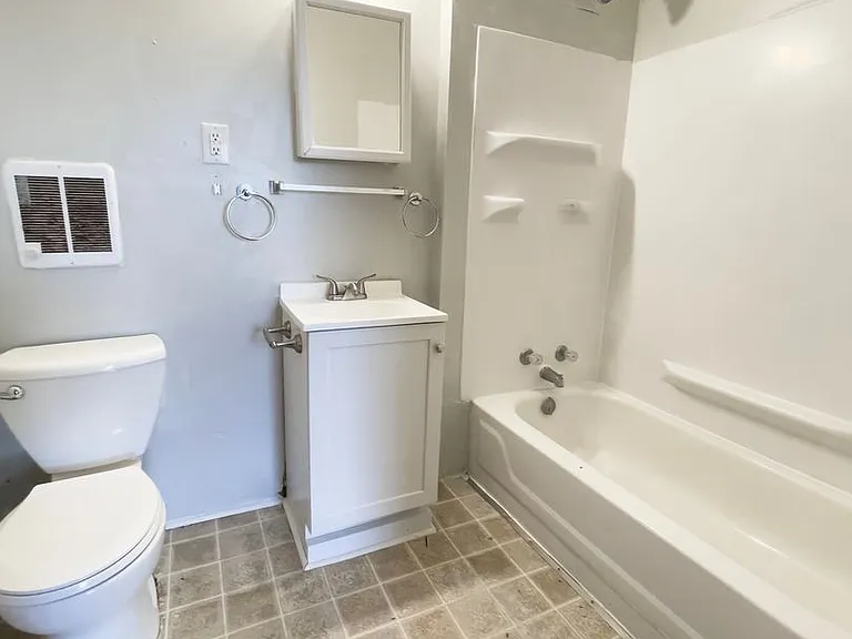 1014 E Adams St — Photo 4