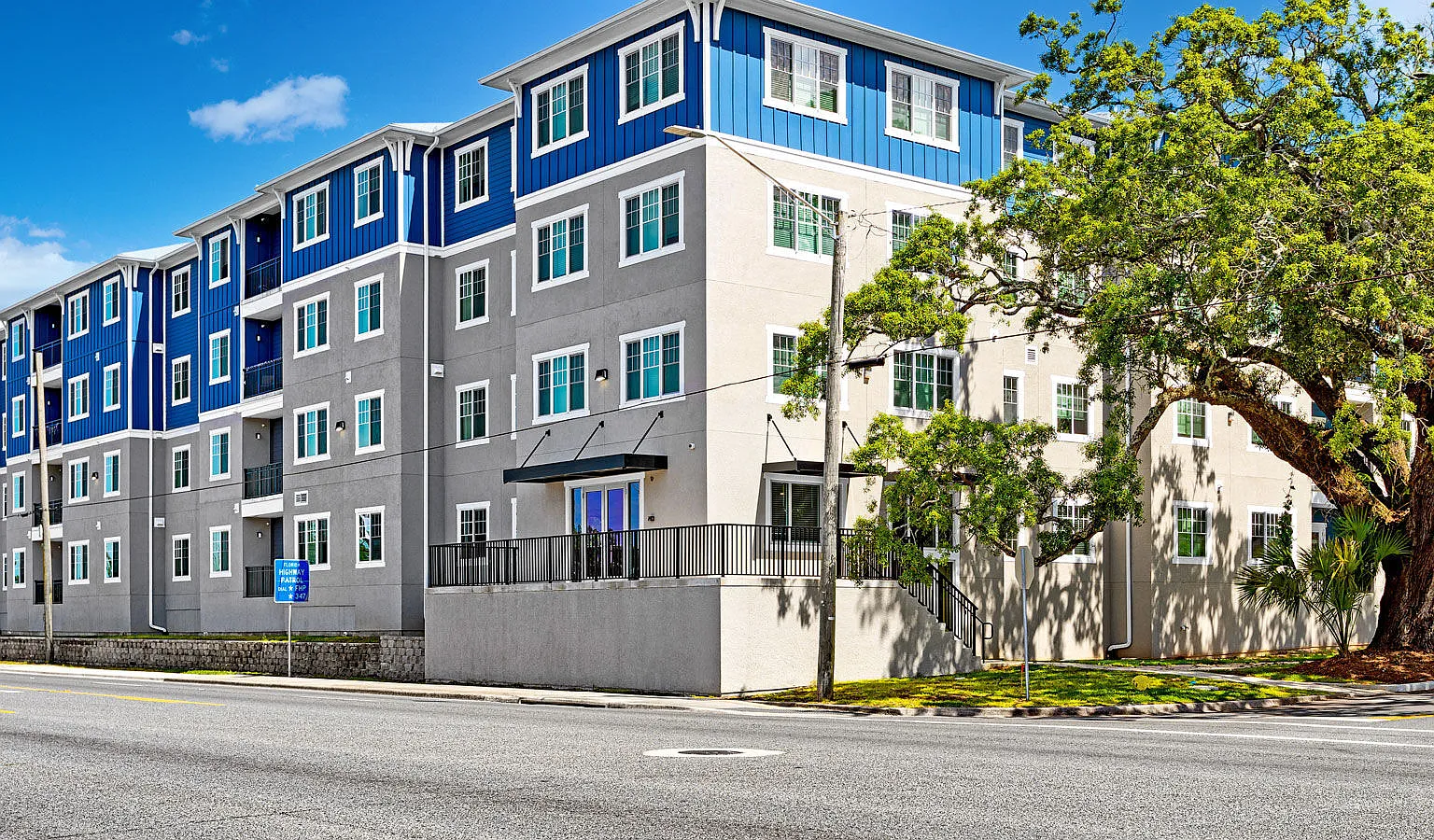 Vista 17 at Cervantes — Photo 3