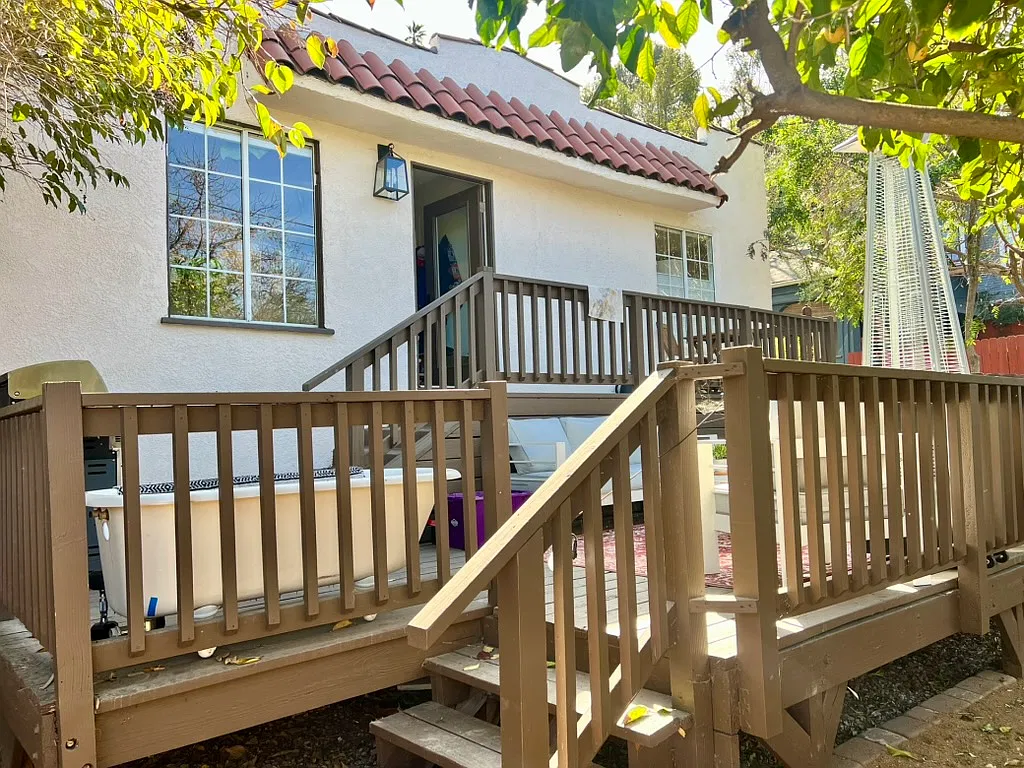 3 bed, 1200 sqft, $7,000 — Photo 1