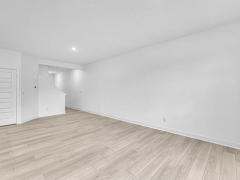 433 Monarch Ln — Photo 6