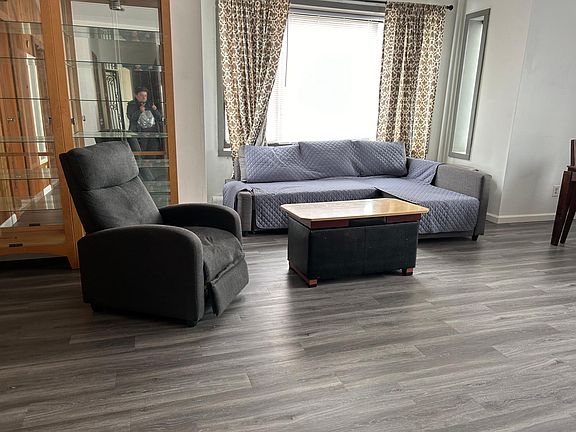 3rd image of 116 Lindell Blvd Floor 2
