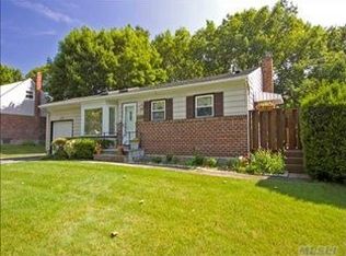 12 Somers Ln, Commack, NY 11725