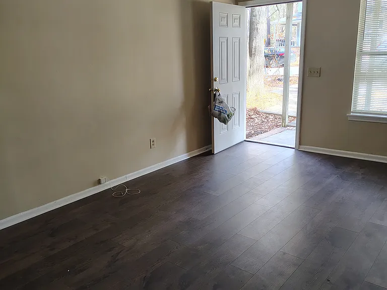 112 Leila Ln — Photo 9