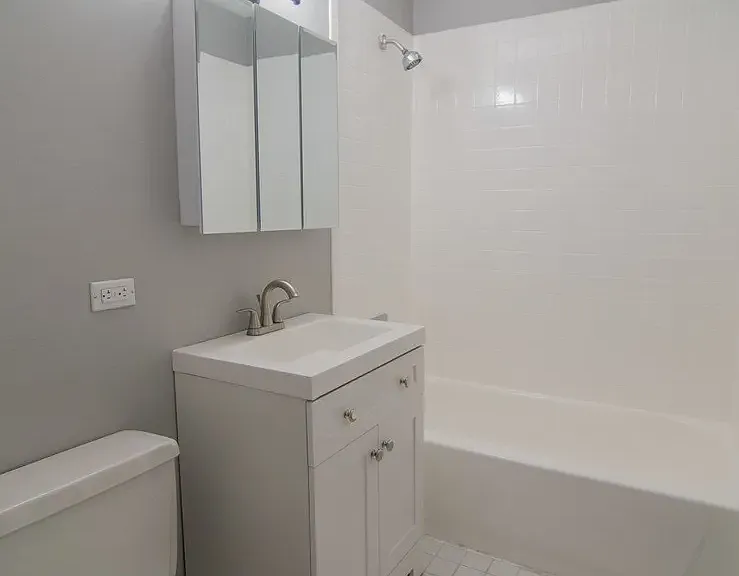 1942 N Lincoln Ave #2R — Photo 4