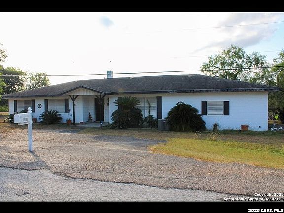 3rd image of 102 Holman Rd