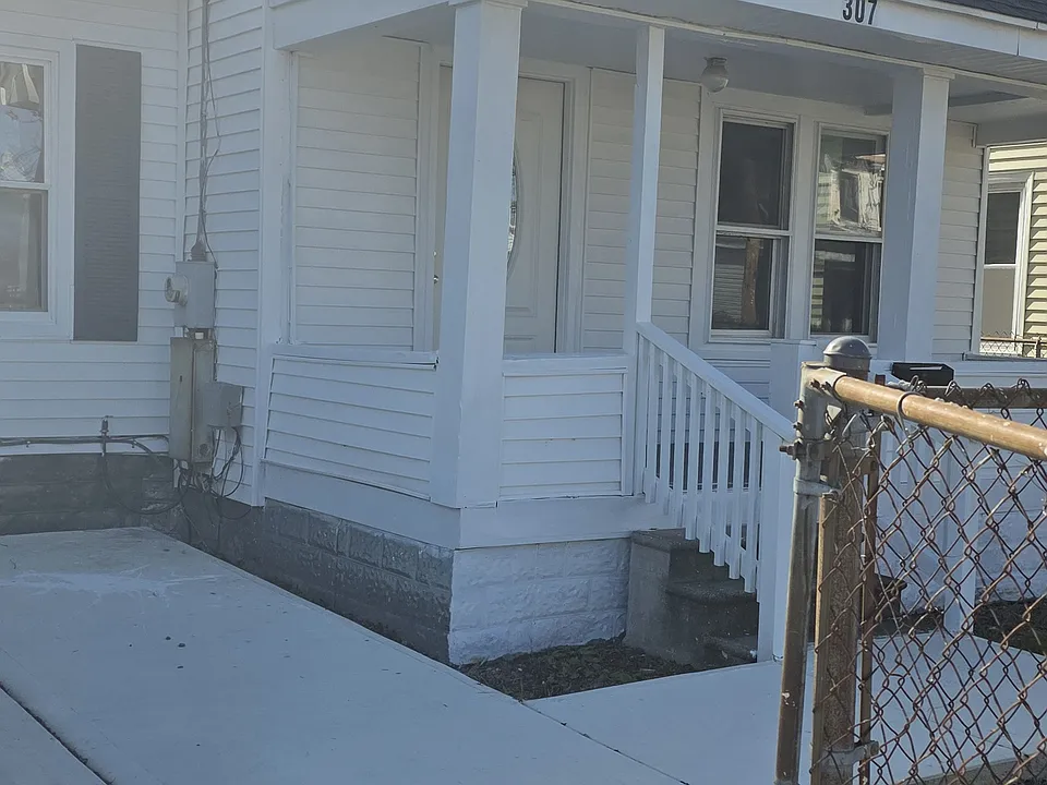 307 Locust St