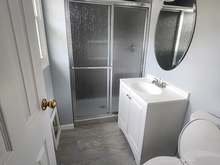 Master bedroom bathroom