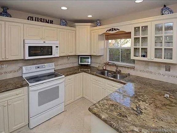 4th image of 233 E Forest Oak Cir