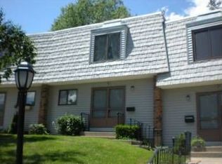 35 Chestnut Ct, Cromwell, CT 06416