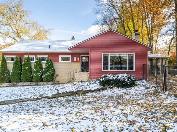 2241 Highpoint Rd, Cuyahoga Falls, OH 44223